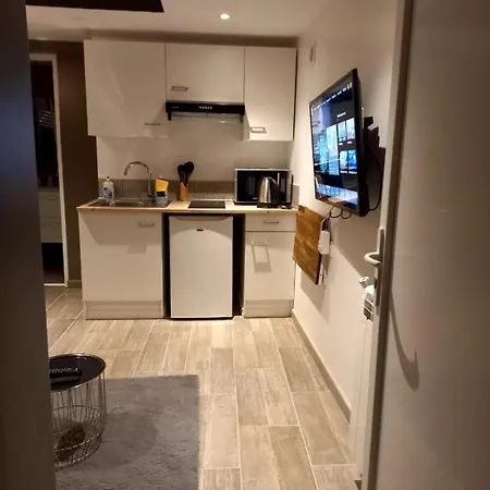 Appartement * Studio * L'escale Du Monde Vénissieux